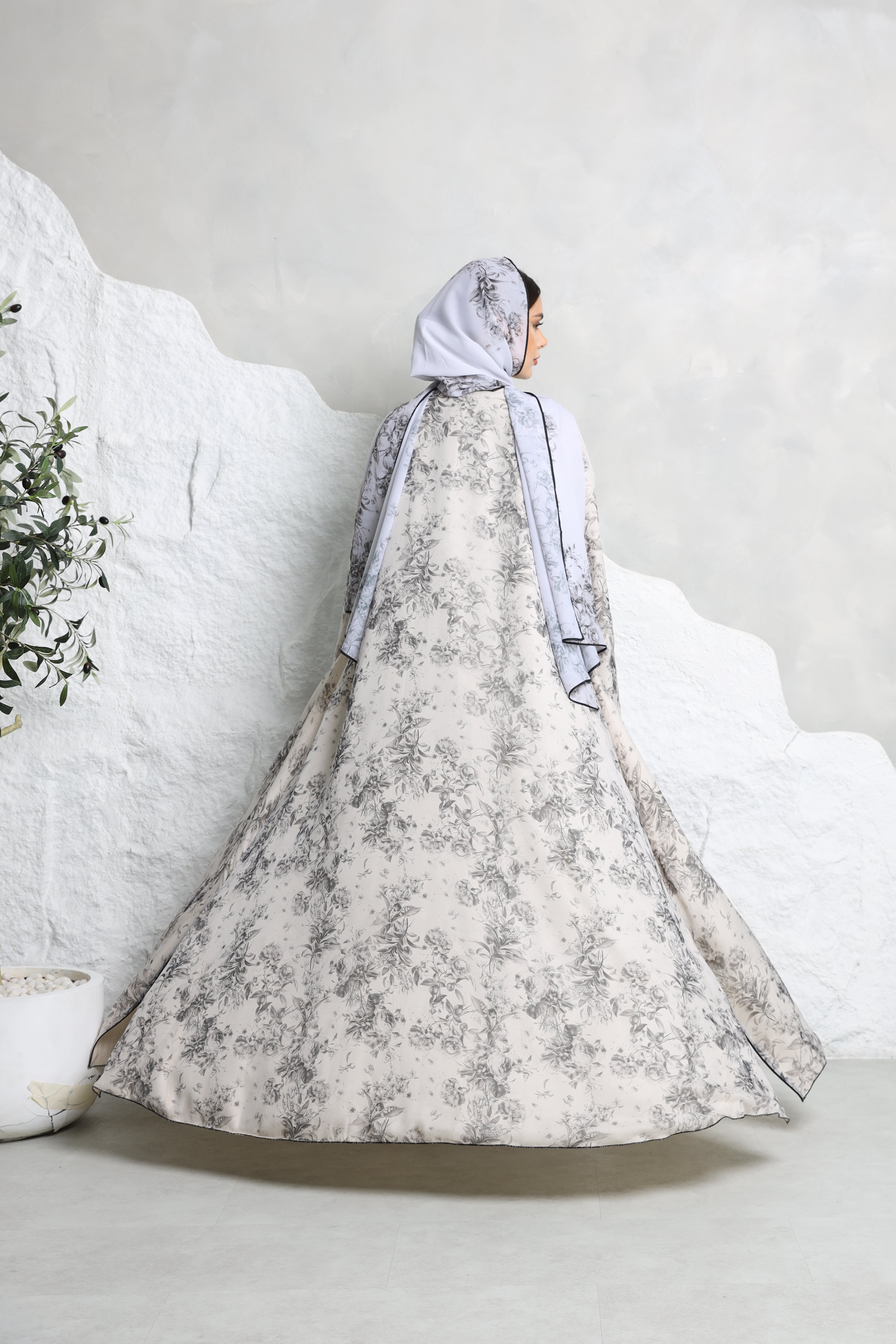 Floral Georgette Chiffon Abaya – Soft Grey Garden Print