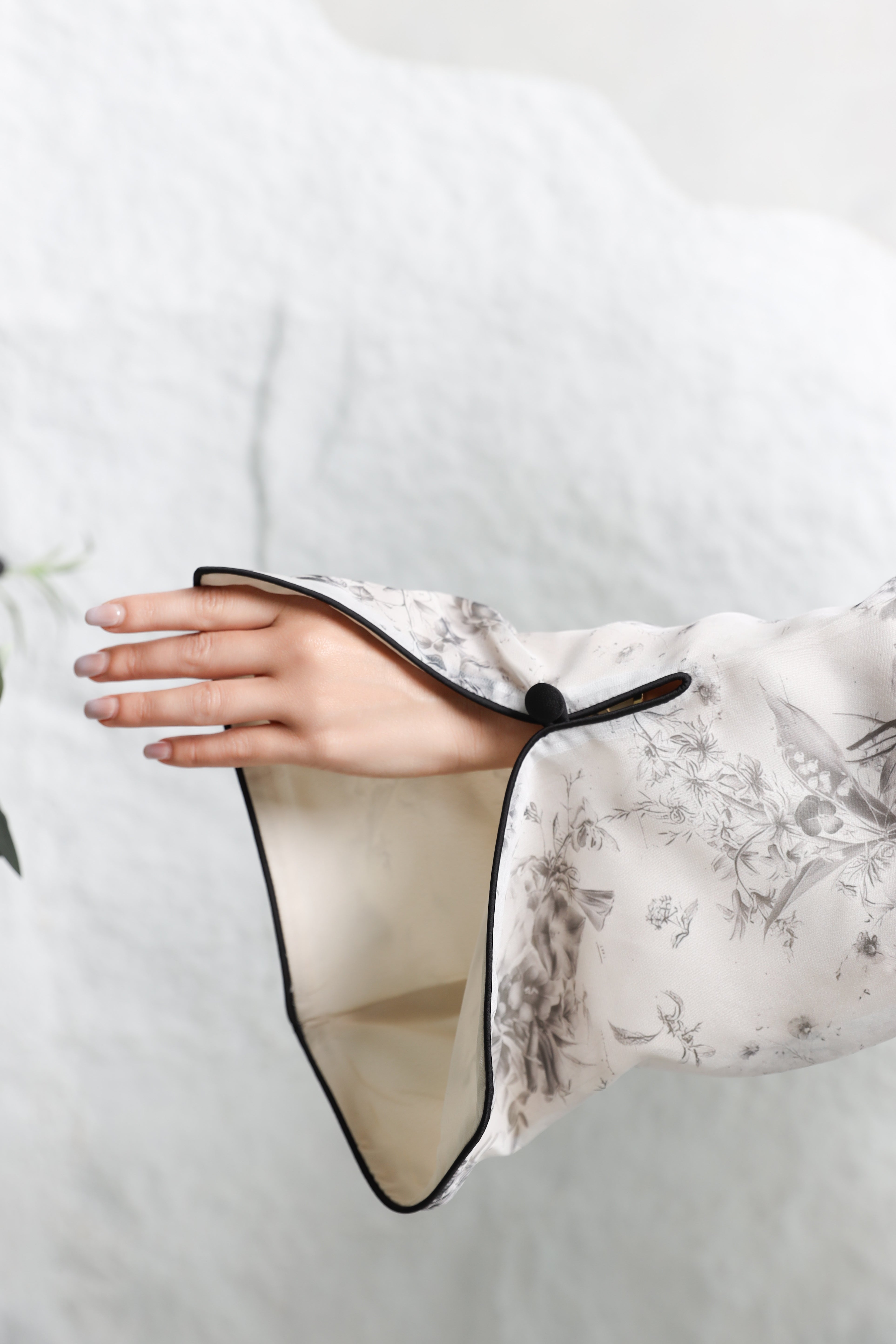 Floral Georgette Chiffon Abaya – Soft Grey Garden Print