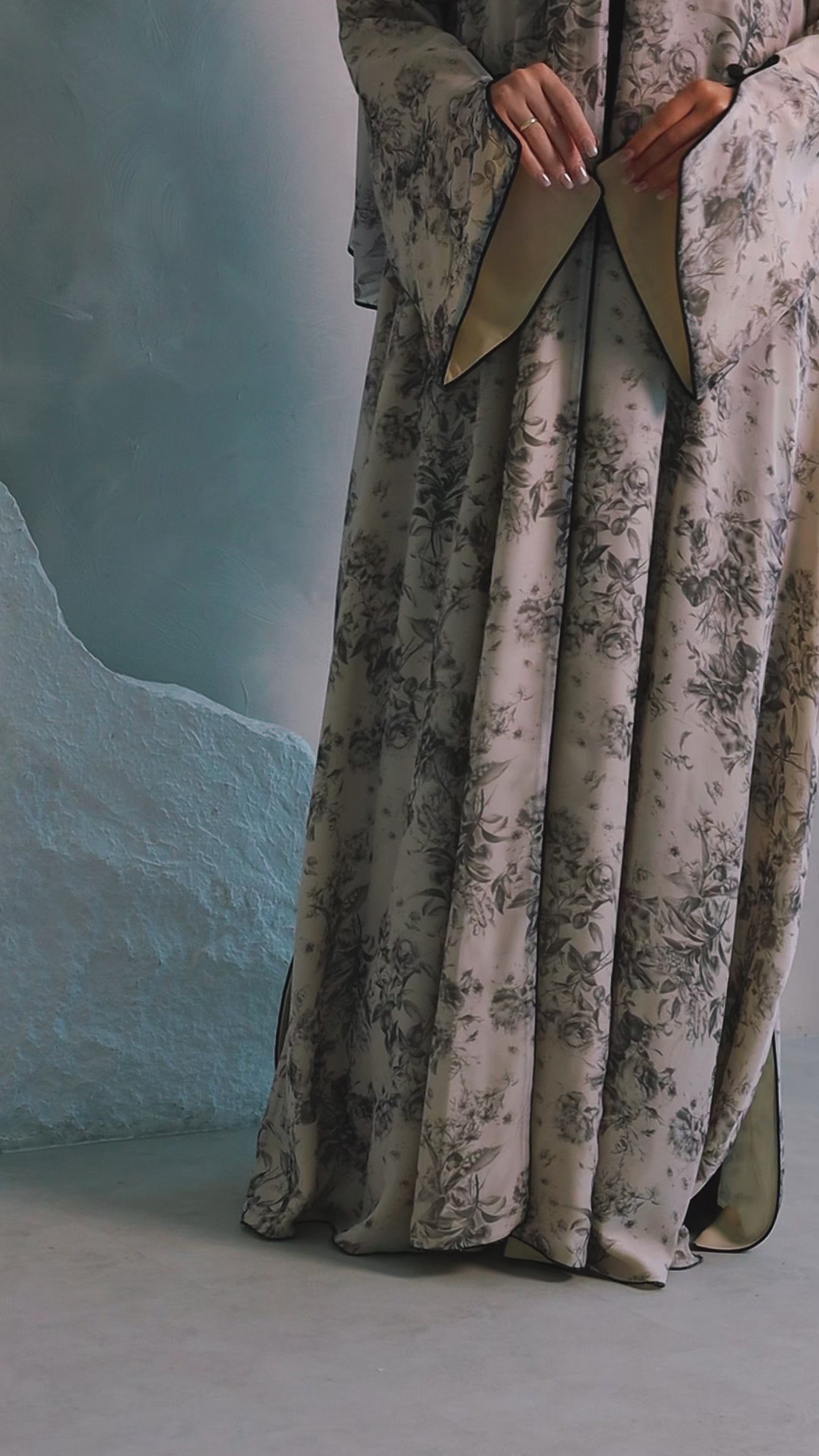 Floral Georgette Chiffon Abaya – Soft Grey Garden Print